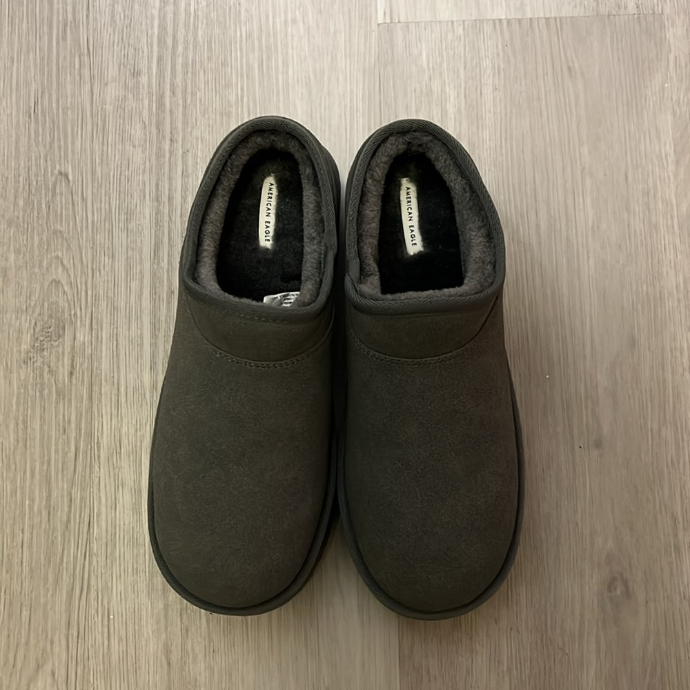 NWT AE The Hangout Slip-On Slippers - Picture 6 of 10